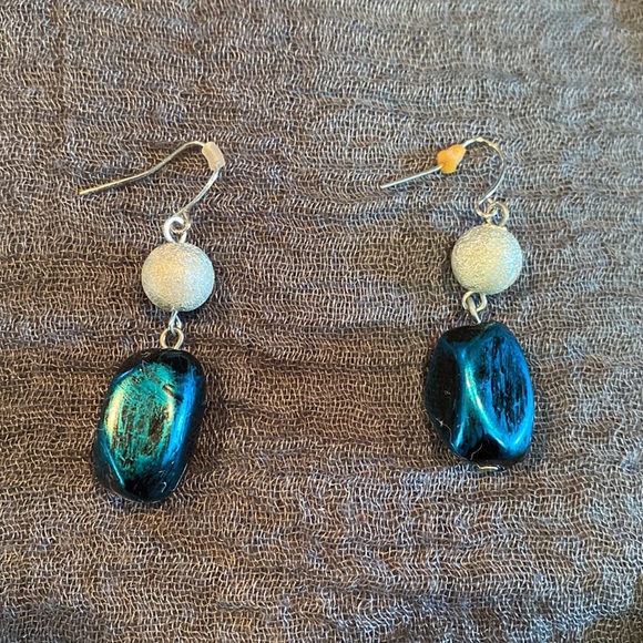 ✨ Turquoise and silver stone necklace and earring set ✨ - Picture 2 of 4